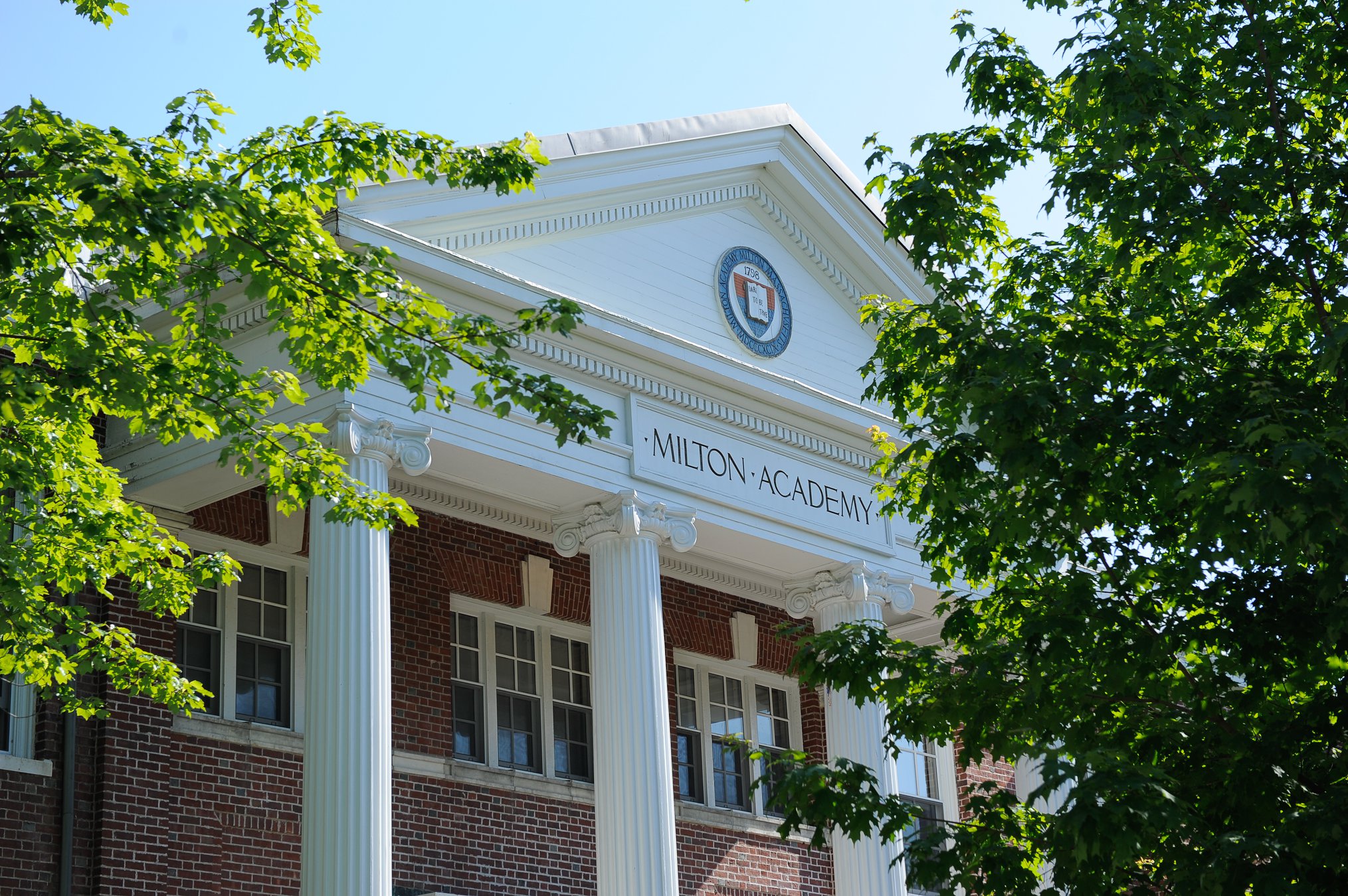 米尔顿学院（Milton Academy）