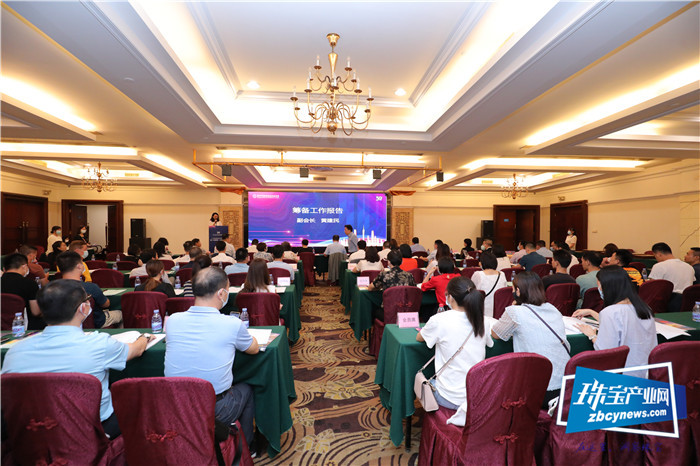 广州市番禺区珠宝厂商会第十四届第一次会员大会召开,吴威连任会长 广州市番禺区珠宝厂商会第十四届第一次会员大会召开,吴威连任会长