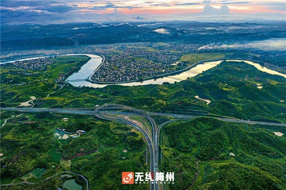 搶鮮體驗！大豐華高速豐華段通車，溫泉之城與球王故里往來更便捷！