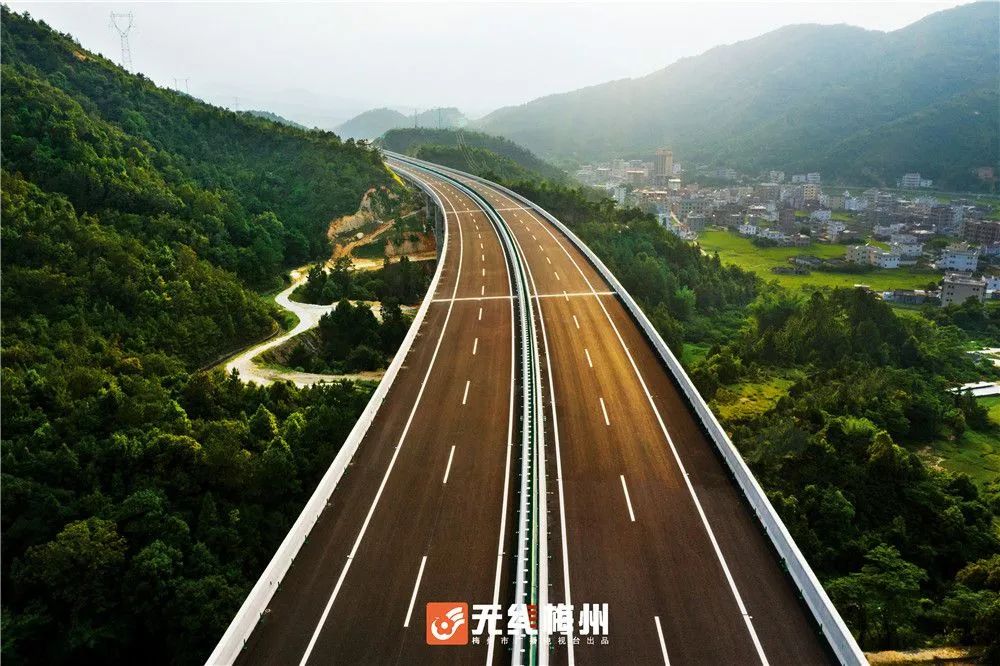 搶鮮體驗！大豐華高速豐華段通車，溫泉之城與球王故里往來更便捷！