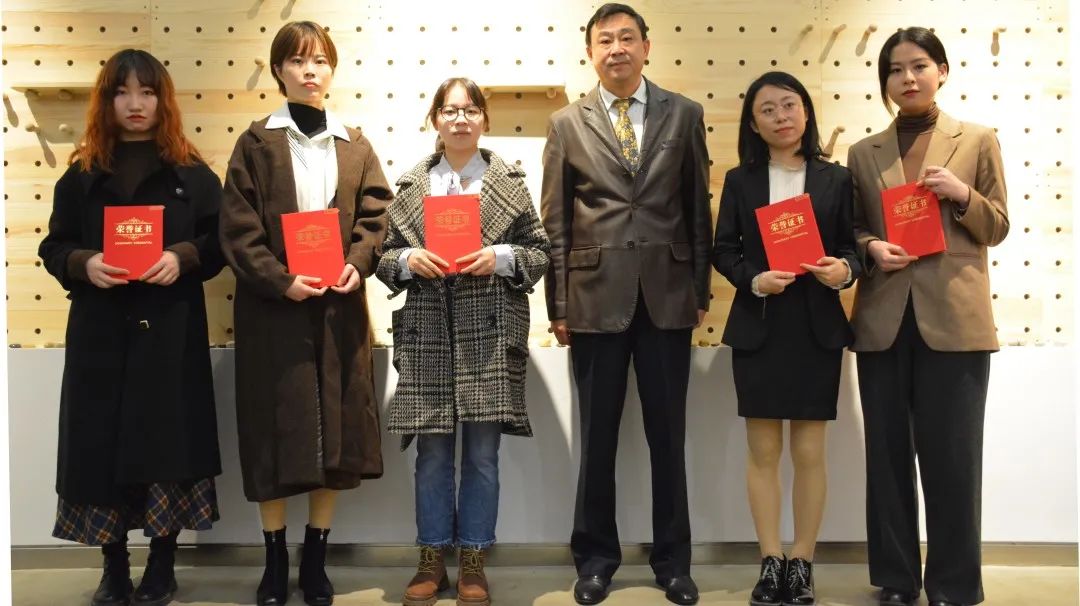 点滴渗透 匠心脱贫 | 记“上海律师行业助力脱贫攻坚先进集体”——普世万联的扶贫故事 点滴渗透 匠心脱贫 | 记“上海律师行业助力脱贫攻坚先进集体”——普世万联的扶贫故事