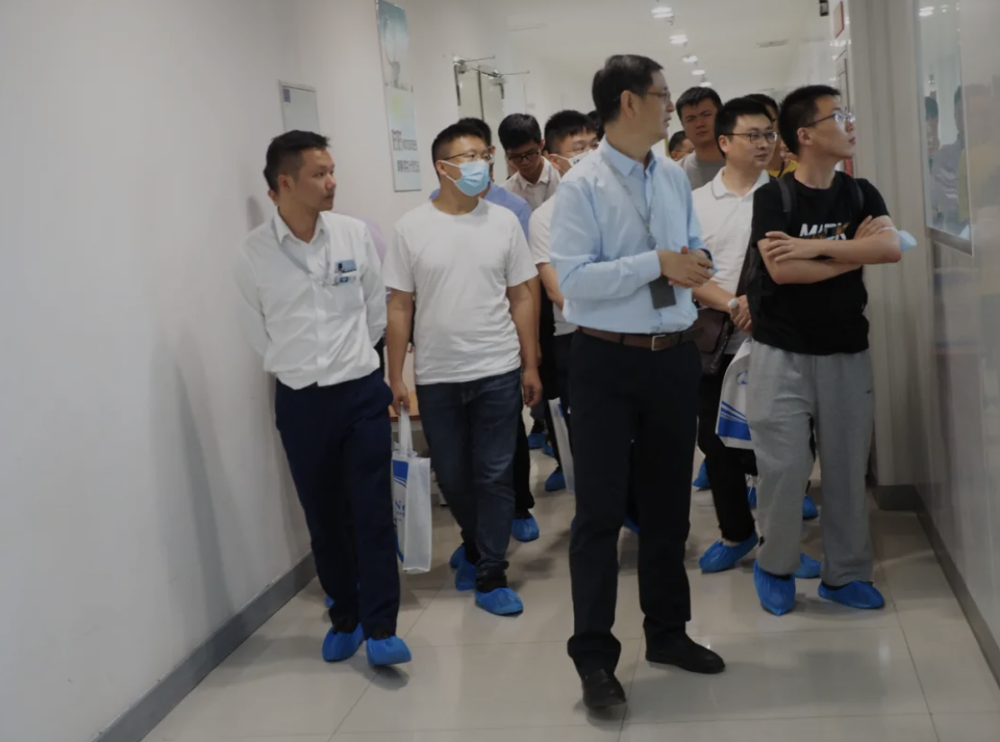 嘉宾分批参观EDFA车间 嘉宾分批参观EDFA车间
