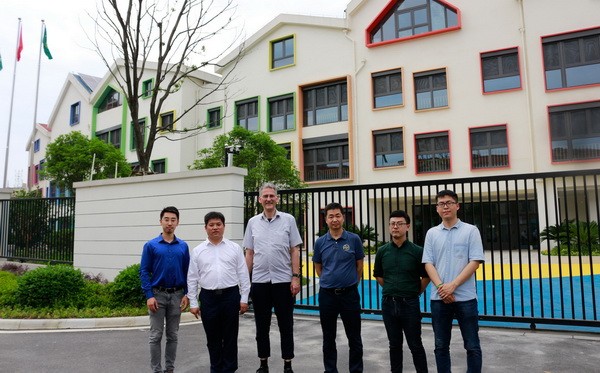 Passivhaus Institut mit der Frey Gruppe zu Besuch in China bei dem Vorzeigeprojekt “Passiver Kinderg