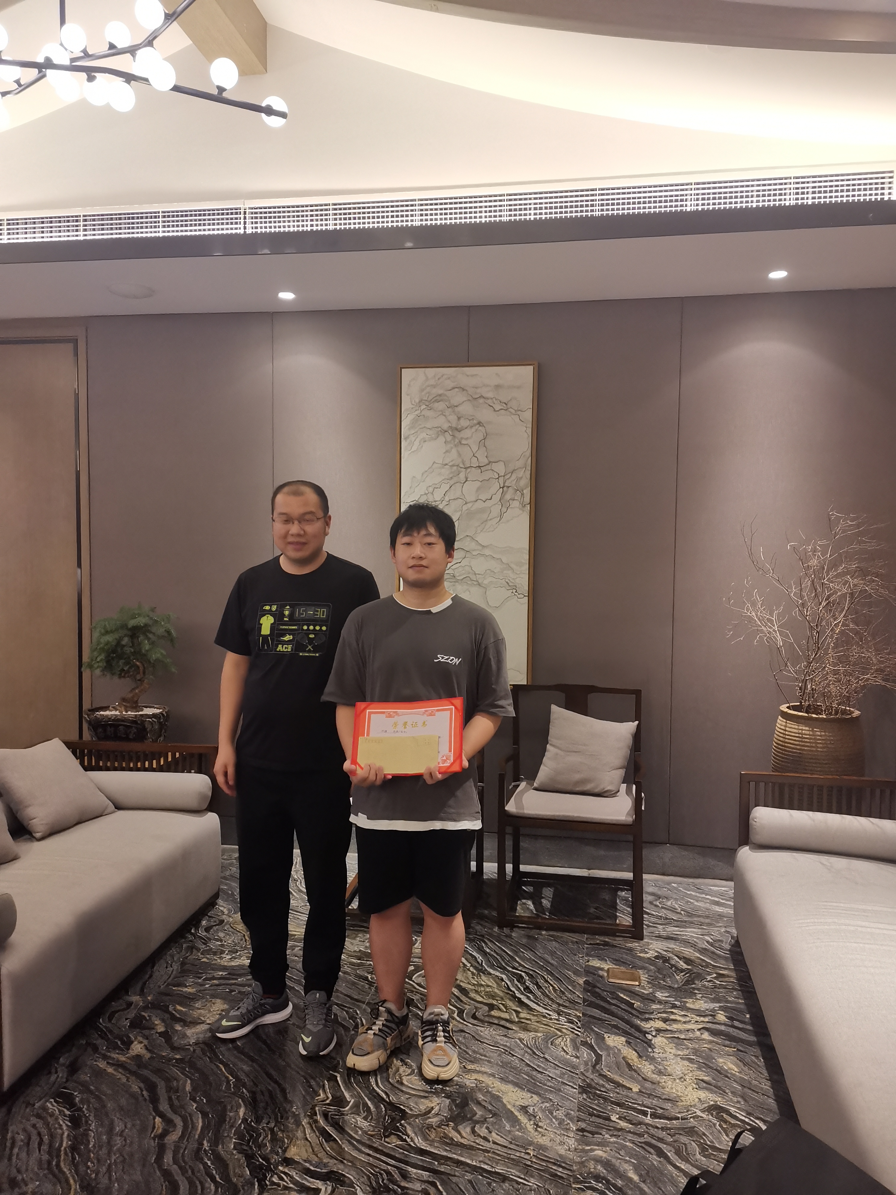 公司核心骨干与新兵营学员再结师徒缘 公司核心骨干与新兵营学员再结师徒缘