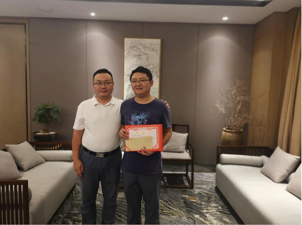 公司核心骨干与新兵营学员再结师徒缘 公司核心骨干与新兵营学员再结师徒缘