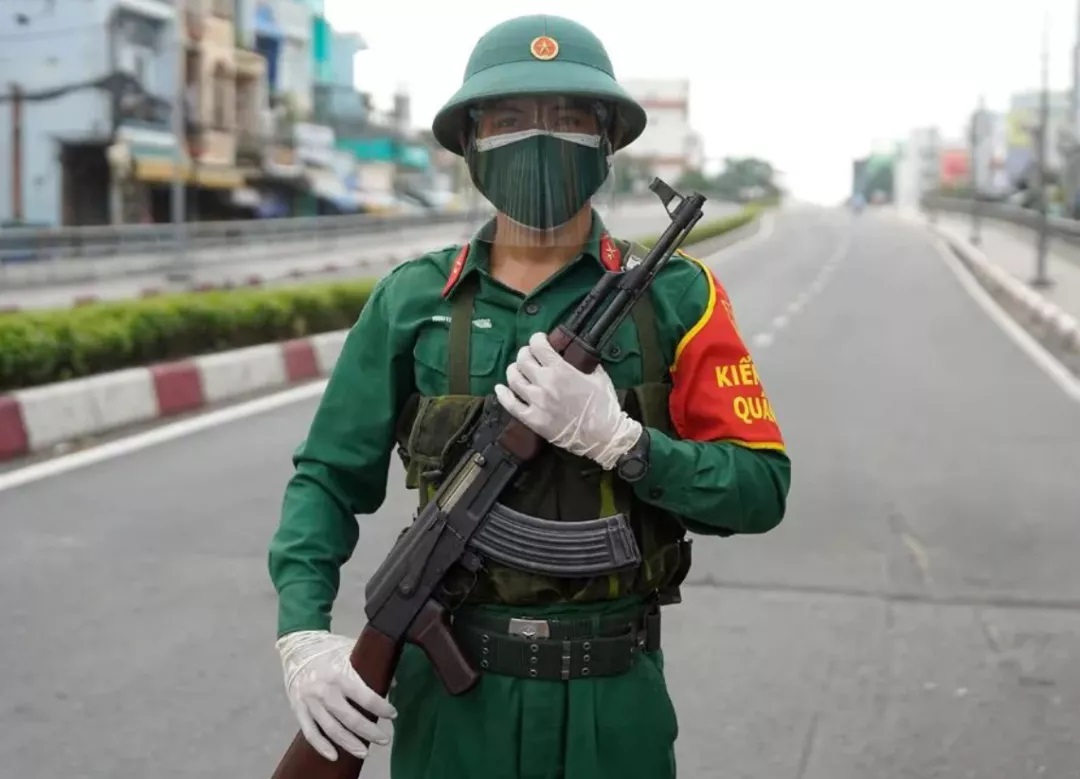 越南疫情加剧！军队封城，半年超7万家企业倒闭