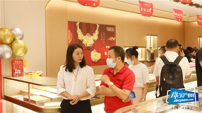 2吨现货黄金迎接采购季,金明丰集团万山展厅新装开业 2吨现货黄金迎接采购季,金明丰集团万山展厅新装开业