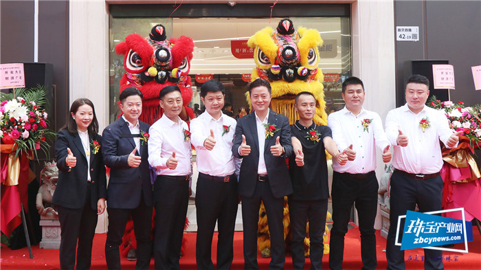 2吨现货黄金迎接采购季,金明丰集团万山展厅新装开业 2吨现货黄金迎接采购季,金明丰集团万山展厅新装开业