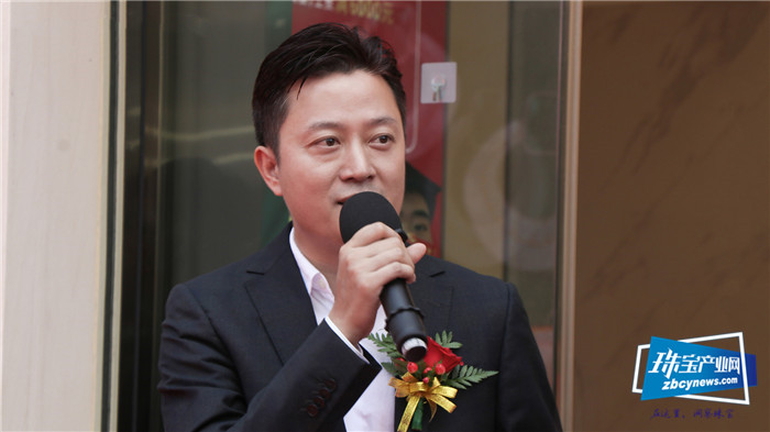 2吨现货黄金迎接采购季,金明丰集团万山展厅新装开业 2吨现货黄金迎接采购季,金明丰集团万山展厅新装开业