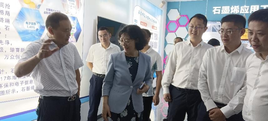 湖南财信金控党委书记、董事长程蓓一行调研纬来体育篮球直播烯碳 石墨烯新材料项目 湖南财信金控党委书记、董事长程蓓一行调研纬来体育篮球直播烯碳 石墨烯新材料项目
