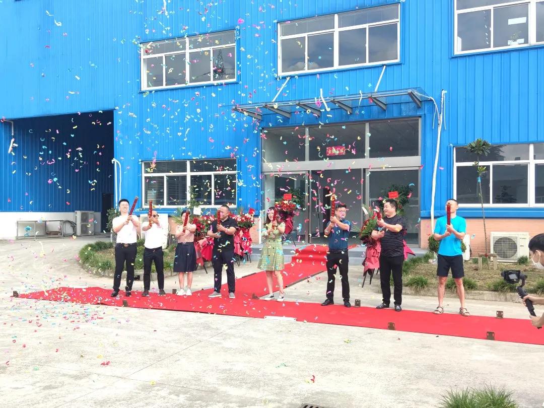 霸气!南通鑫绒丽新厂一次上20台彩神工业机,目标日产20万米! 霸气!南通鑫绒丽新厂一次上20台彩神工业机,目标日产20万米!