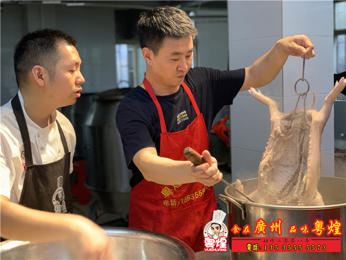 广州粤煌餐饮培训有限公司5.14广东烤乳猪制作培训