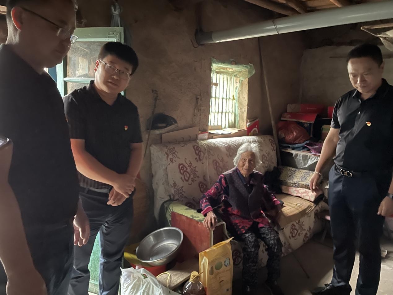 情系中秋-山东永能生物科技中秋走访慰问困难群众送暖心