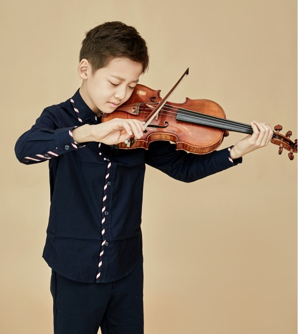 祝贺中央音乐学院附中小提琴学生杨青源获得英国新菁英国际音乐比赛第一名