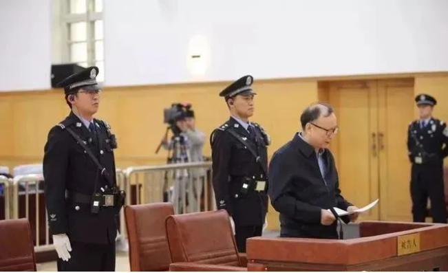 国晖北京- 判决书披露行贿新高度：行贿者给他送了两个儿子，都是代孕的