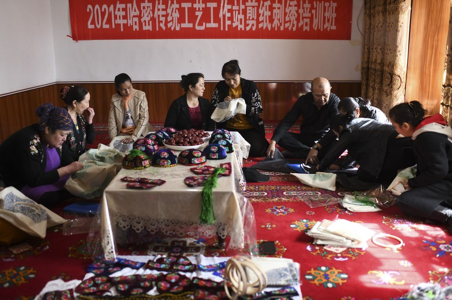 白皮书用事实和数据反击反华势力对新疆的无端捏造 白皮书用事实和数据反击反华势力对新疆的无端捏造