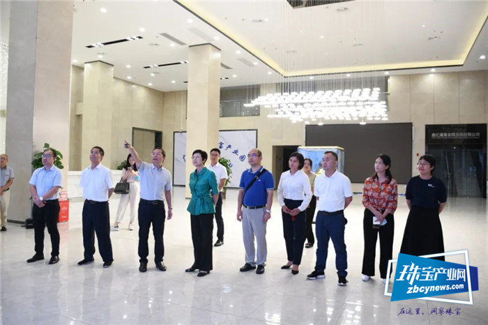 广西自治区领导杨静华到平桂区调研乡村治理体系建设情况 广西自治区领导杨静华到平桂区调研乡村治理体系建设情况