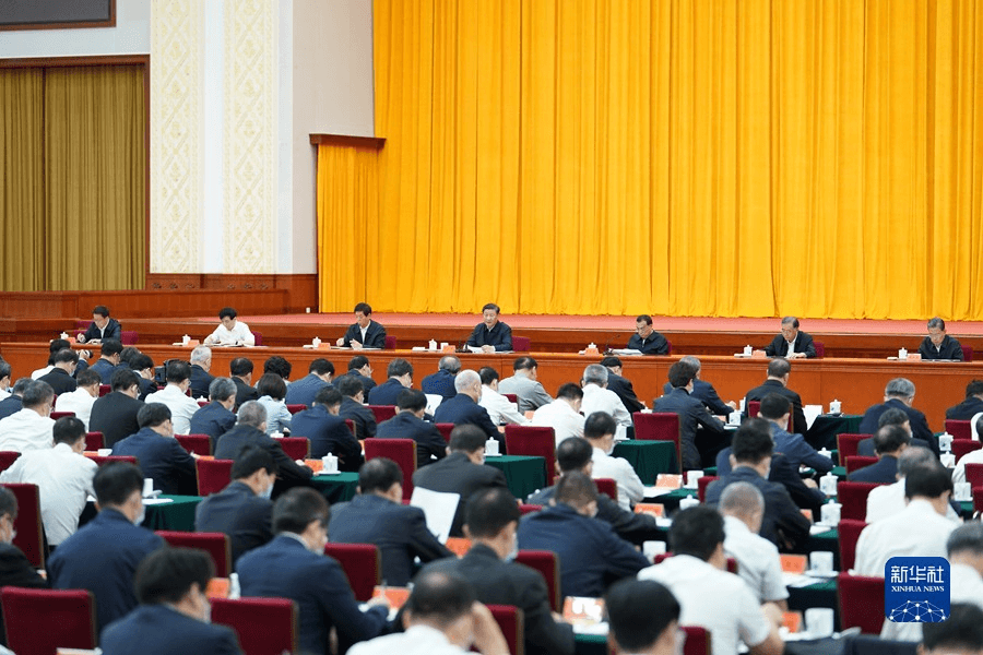 习近平在中央人才工作会议上强调 深入实施新时代人才强国战略 加快建设世界重要人才中心和创新高地