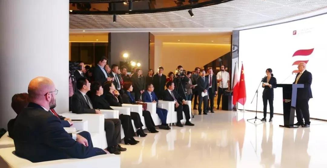 从画笔下感受波兰,我会受邀出席“城市飞翔者”艺术展开幕式! 从画笔下感受波兰,我会受邀出席“城市飞翔者”艺术展开幕式!