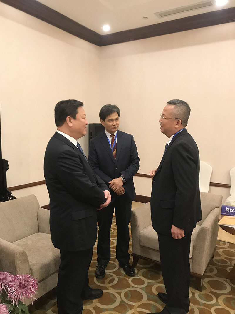 公司董事长李锋出席中国开封菊花文化节并调研河南项目