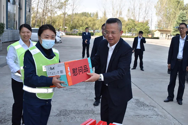 公司董事长李锋出席中国开封菊花文化节并调研河南项目