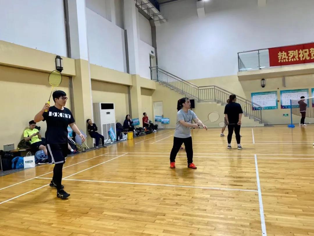 飘羽轻巧灵动 尽展庭外风采 | 普世万联律师征战羽球邀请赛 飘羽轻巧灵动 尽展庭外风采 | 普世万联律师征战羽球邀请赛