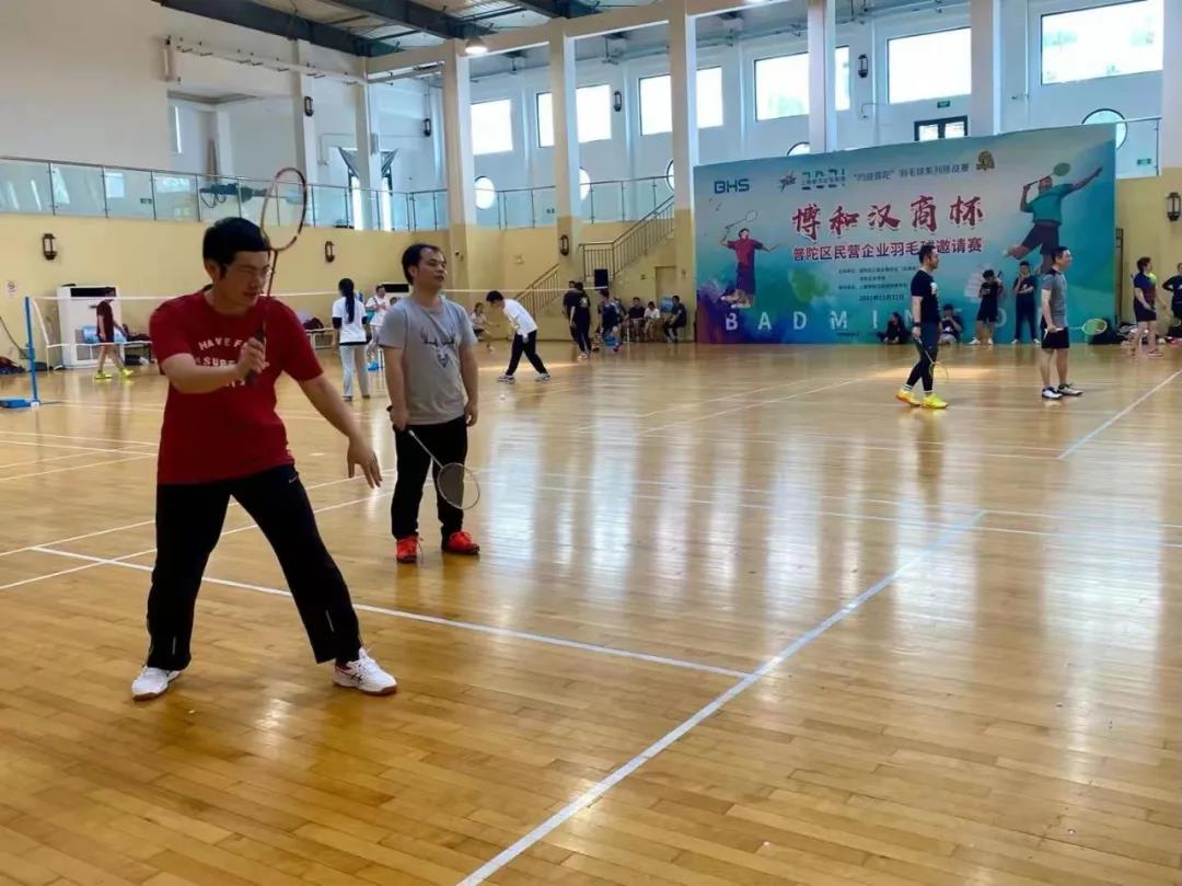 飘羽轻巧灵动 尽展庭外风采 | 普世万联律师征战羽球邀请赛 飘羽轻巧灵动 尽展庭外风采 | 普世万联律师征战羽球邀请赛