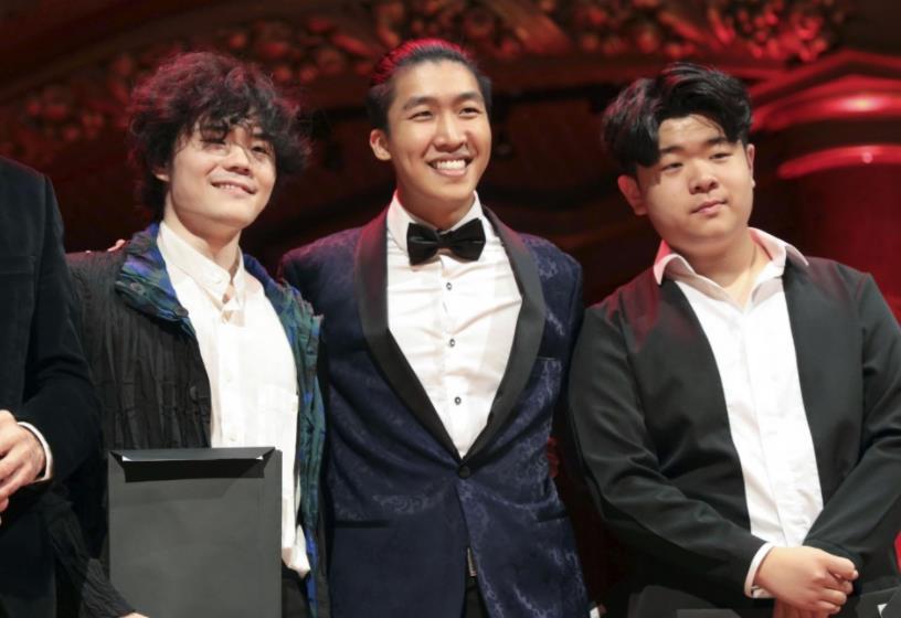 日本大提琴手上野通明获得日内瓦国际大提琴比赛冠军！