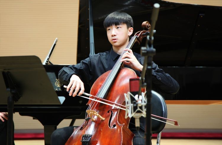 祝贺张舜博获得第3届乌克兰“利沃夫演奏家”国际小大中提琴比赛第一名！
