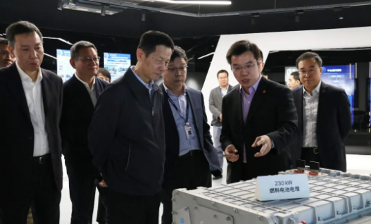 上海市委常委、副市长吴清考察氢晨科技230kW电堆