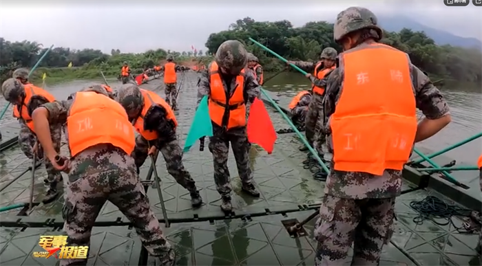 燃！陸軍第73集團軍在閩南開(kāi)展渡河作戰演練，中船應急舟橋精彩亮相