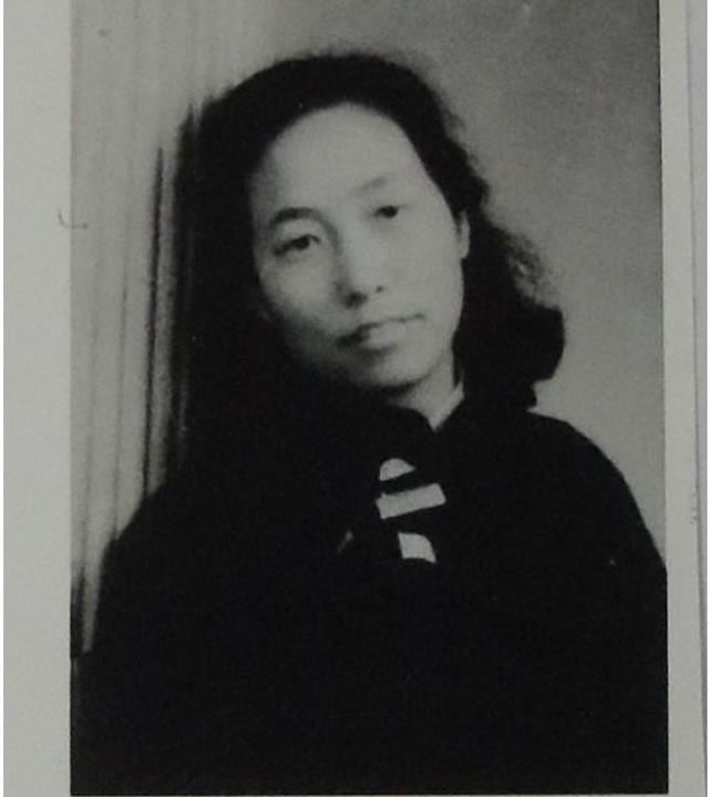 1950年，一妇女向中央询问牺牲丈夫身份，周恩来指示为其安排工作