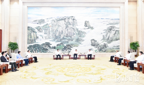 中国国际跨国公司促进会会长郑万通带领跨国公司代表团与河北省领导座谈 中国国际跨国公司促进会会长郑万通带领跨国公司代表团与河北省领导座谈