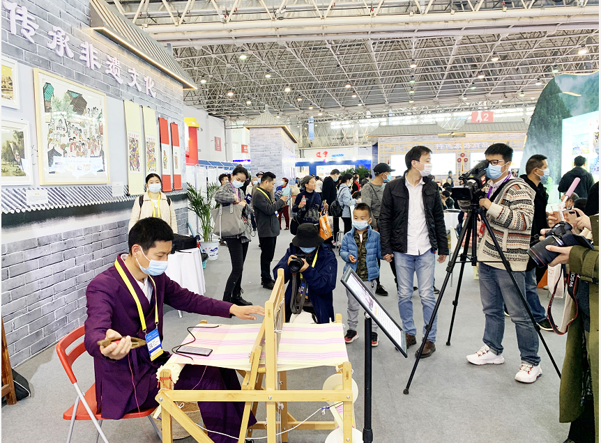 百布堂非遗再现首届中国（武汉）文化旅游博览会
