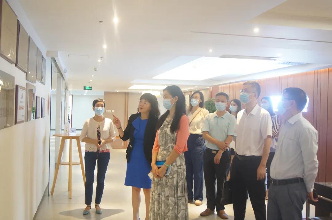 广州市天河区人民政府副区长邓萍、区市场监督管理局党组书记、局长肖泽顺等领导一行莅临粤高调研指导