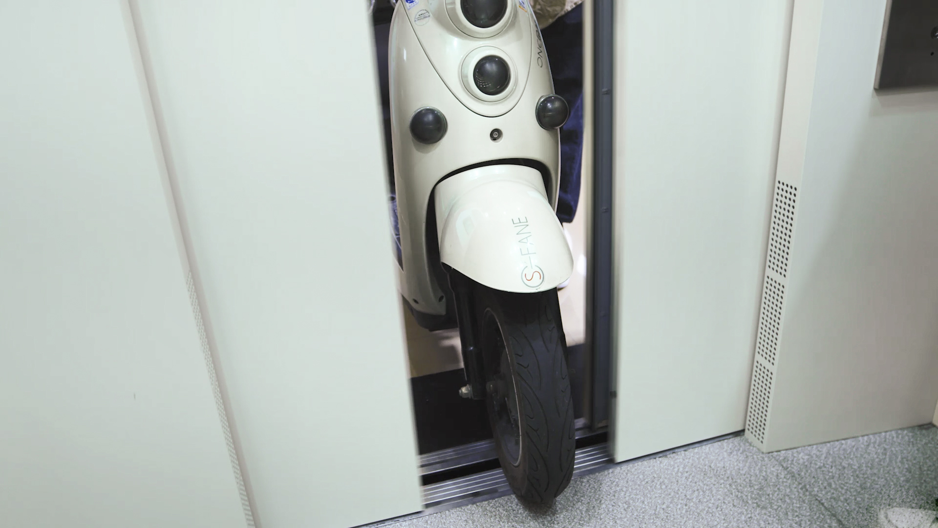 永大电梯AI电动车识别，拒绝电动车进入乘客电梯
