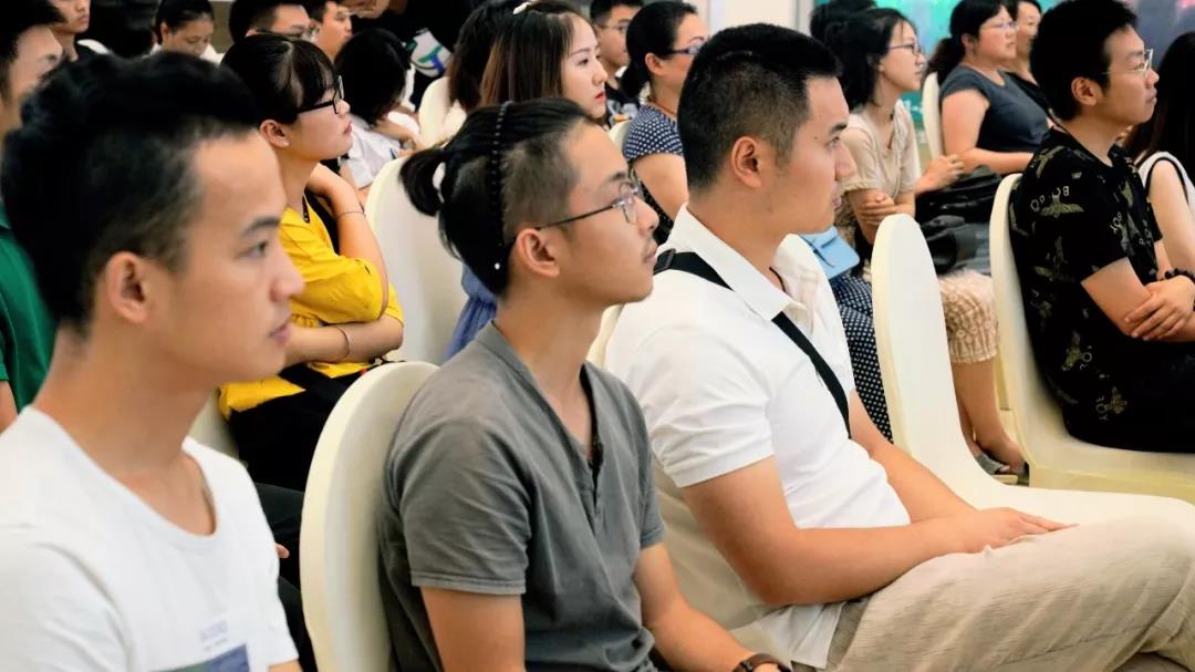 弗兰克设计工作室创始人朱平波设计分享—银杏金鸟奖 弗兰克设计工作室创始人朱平波设计分享—银杏金鸟奖