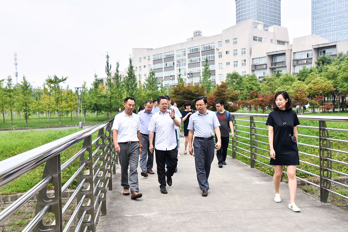 集团与四川省中医药科学院成功签订战略合作协议