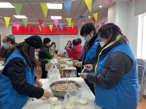 餃子飄香迎冬至 濃濃情意暖人心