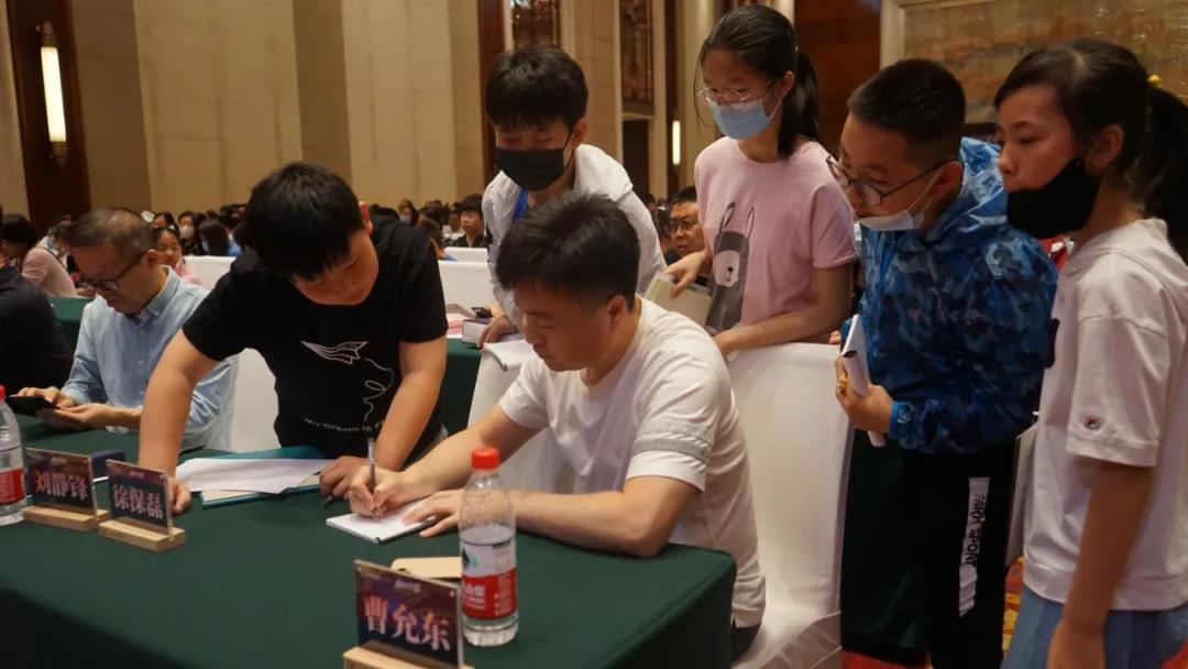 曹允东太原家长会:乐学,一个教育理想主义者的新长征 曹允东太原家长会:乐学,一个教育理想主义者的新长征