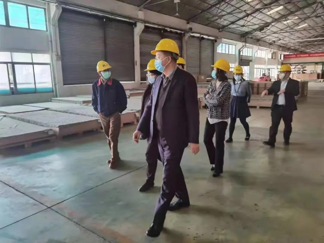 國家木材節約發展中心劉能文主任一行赴錫山集團調研