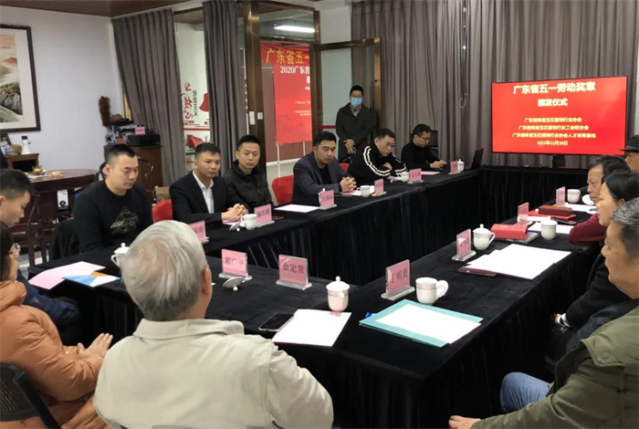 平洲玉雕匠人王国兵荣获广东省五一劳动奖章 平洲玉雕匠人王国兵荣获广东省五一劳动奖章