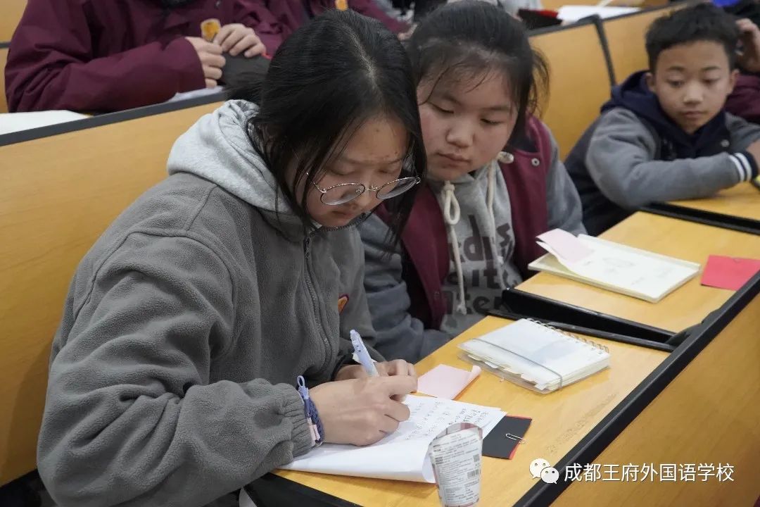 关照情绪，关爱心窗——成都王府外国语学校开展九年级团体心理辅导活动