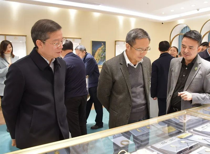 贺州市委书记李杰云调研广西黄金珠宝产业园 贺州市委书记李杰云调研广西黄金珠宝产业园