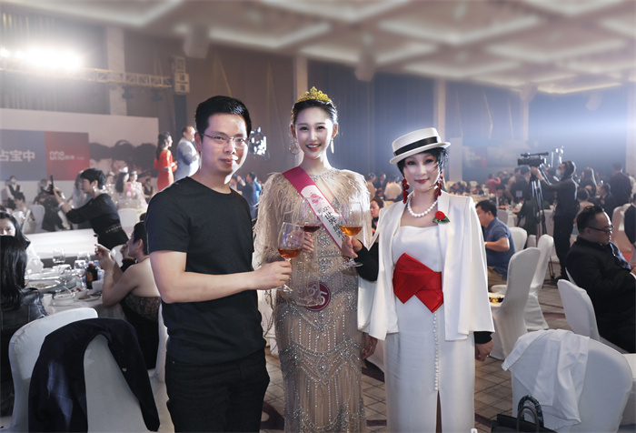 2021世界旅游小姐授予“港福珠宝18K黄金黄”中国区总决赛唯一指定珠宝 2021世界旅游小姐授予“港福珠宝18K黄金黄”中国区总决赛唯一指定珠宝
