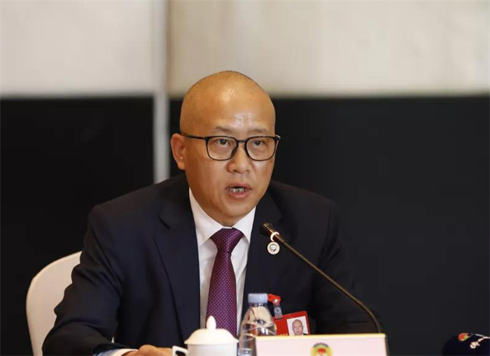 佛山市政协十三届一次会议界别委员代表座谈会正式举行,广宝协会会长何炬登为珠宝首饰行业建言 佛山市政协十三届一次会议界别委员代表座谈会正式举行,广宝协会会长何炬登为珠宝首饰行业建言