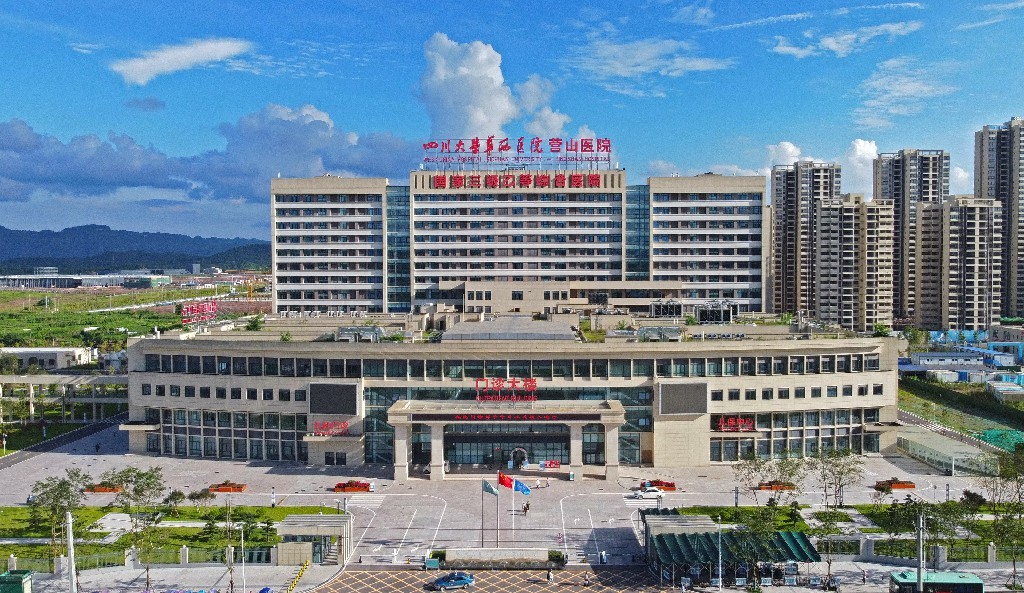 川東北首家！彼維仕智能靜脈用藥調配機器人亮相華西醫(yī)院營山醫(yī)院