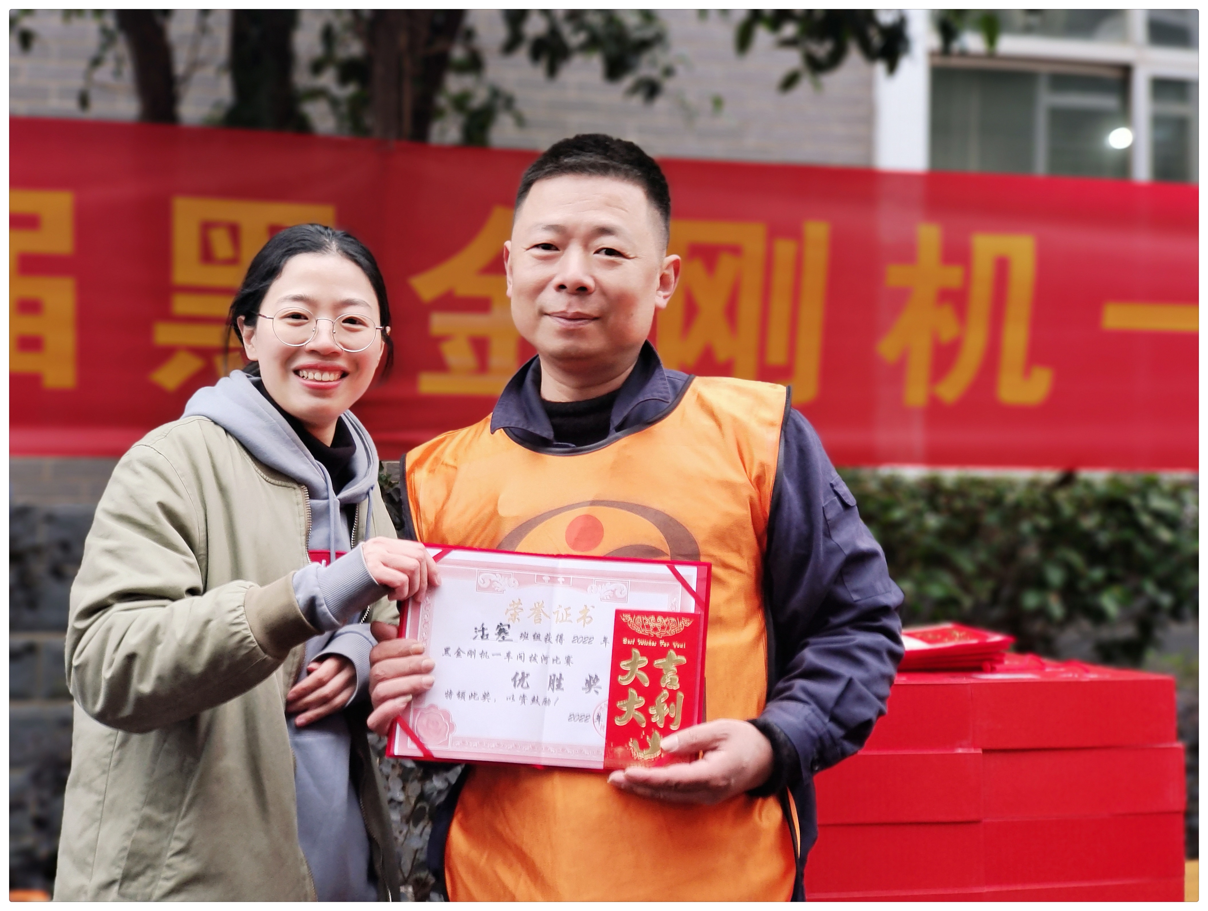 黑金刚机一车间首届拔河比赛圆满落下帷幕