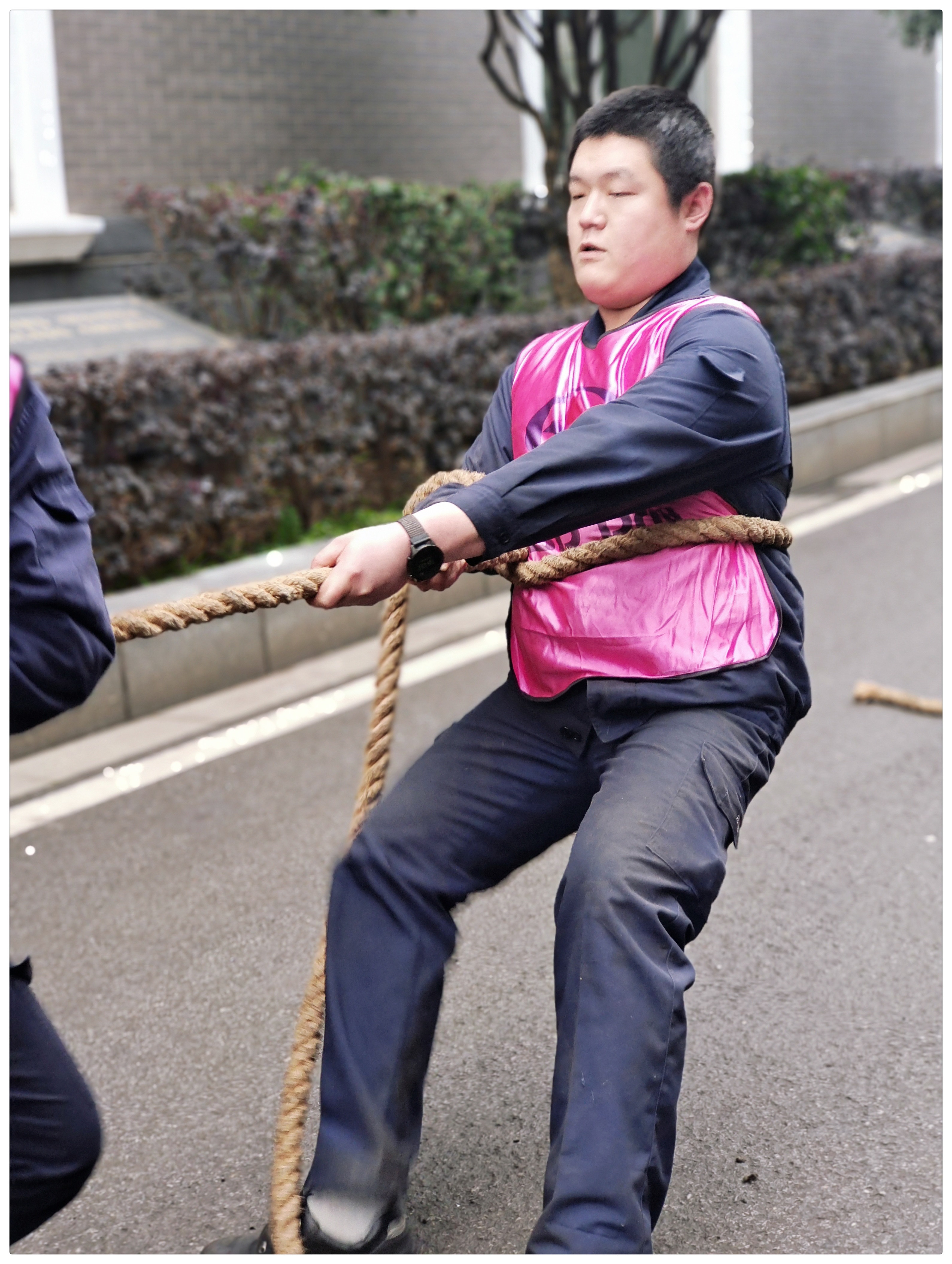 黑金刚机一车间首届拔河比赛圆满落下帷幕