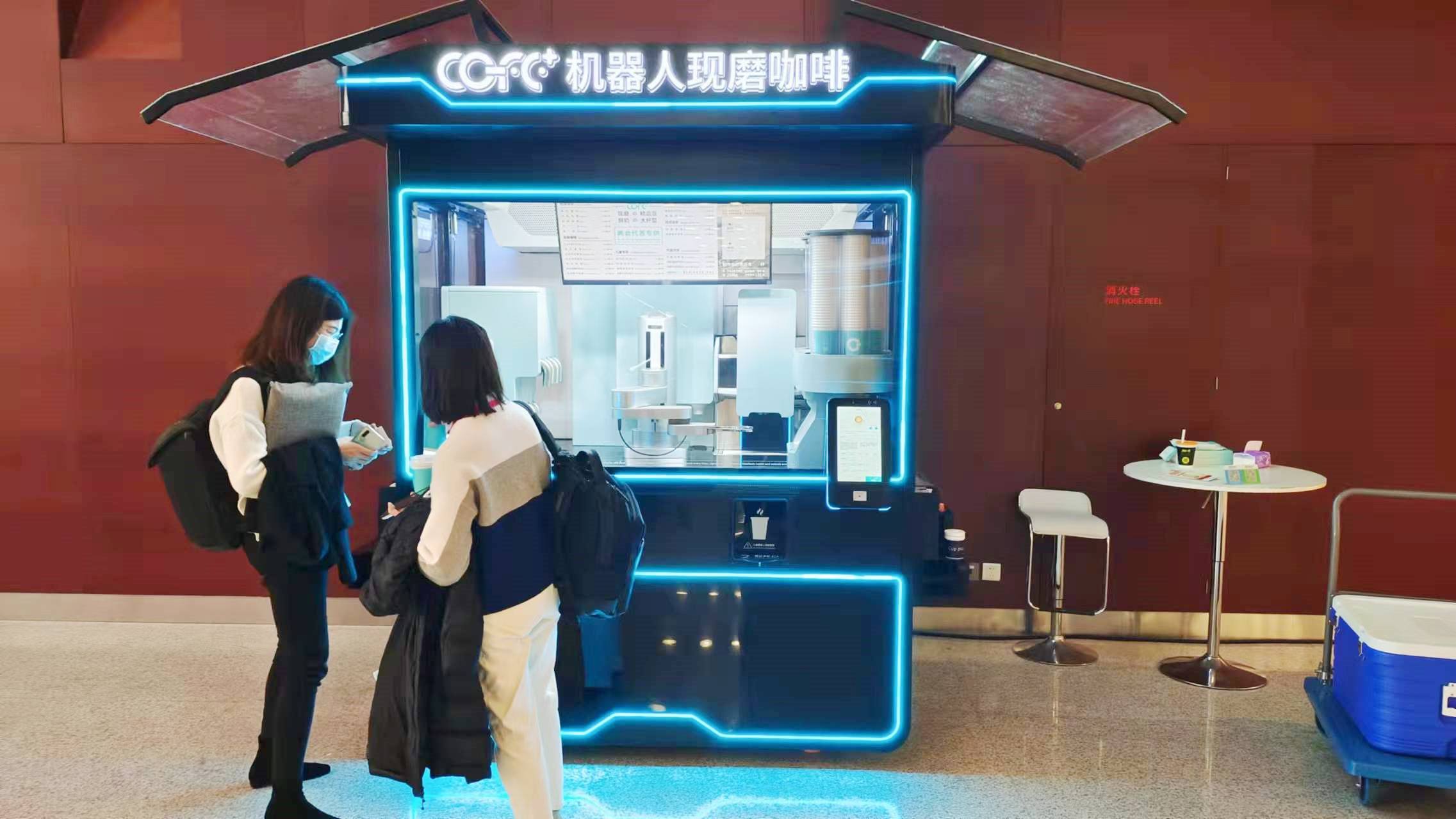 今年二会科技范，咖啡机器人亮相上海两会现场